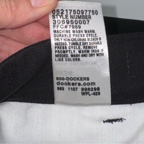 Dockers Golf 9” Shorts Relaxed Fit Flat Front - Picture 6 of 8